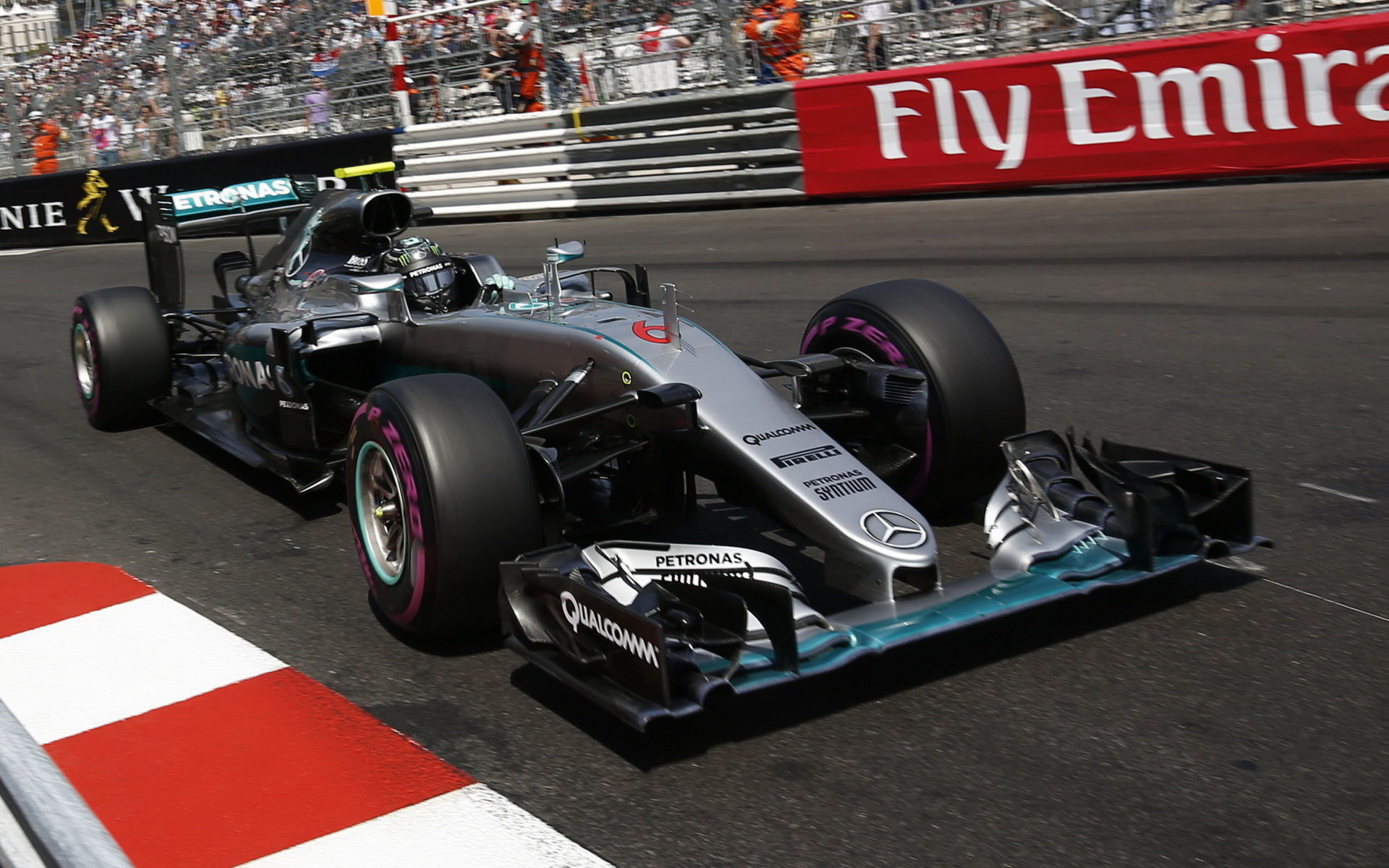 Nico Rosberg při kvalifikaci v Monaku