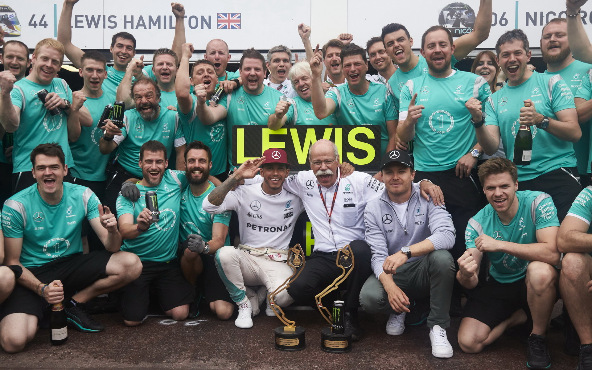 Vítězný tým Mercedesu v Monaku