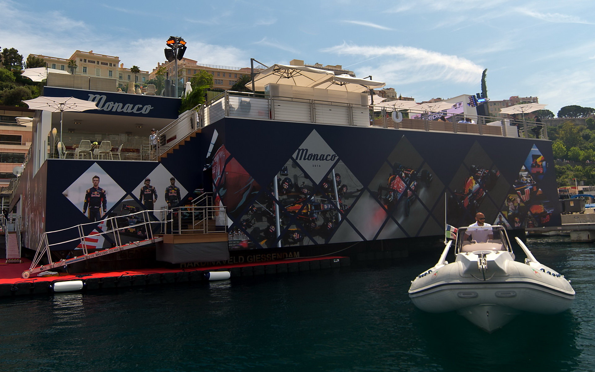 Monaco Energy Station týmu Red Bull a Toro Rosso v Monaku