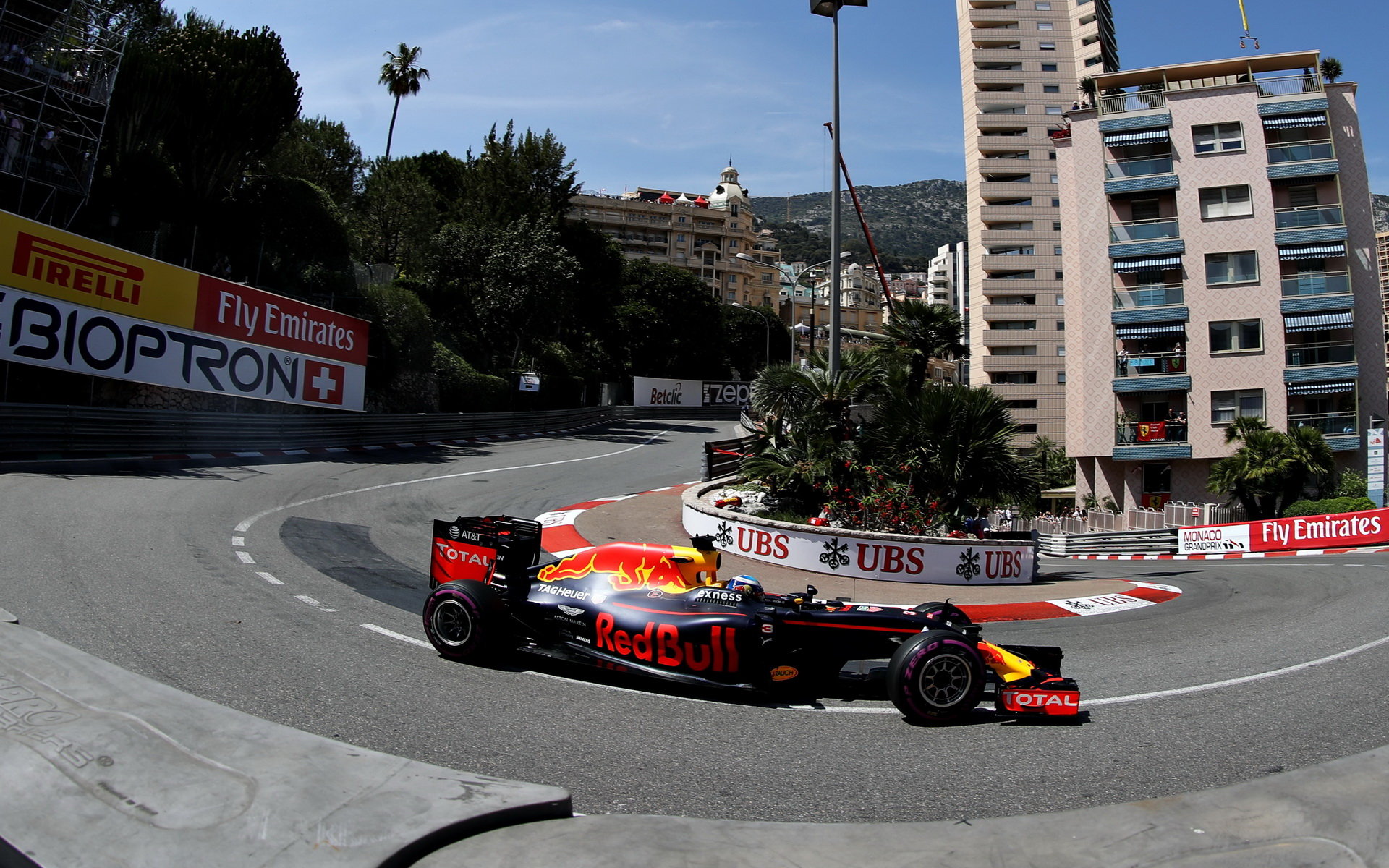 Daniel Ricciardo při kvalifikaci v Monaku