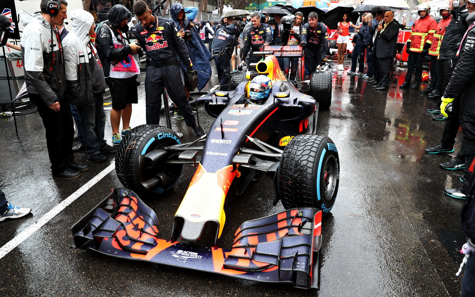 Daniel Ricciardo před závodem v Monaku
