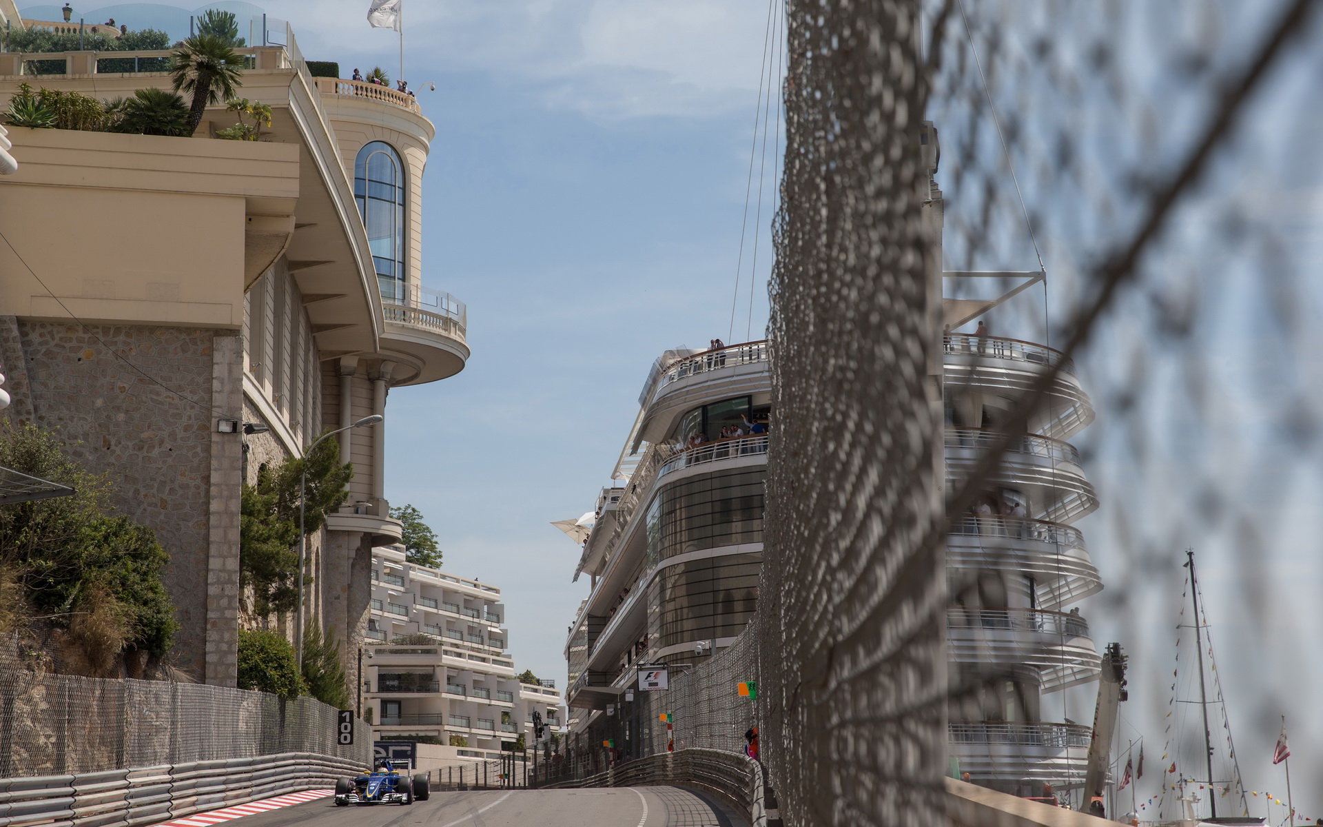 Marcus Ericsson při kvalifikaci v Monaku