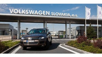 Hlavní brána závodu Volkswagen v Bratislavě.