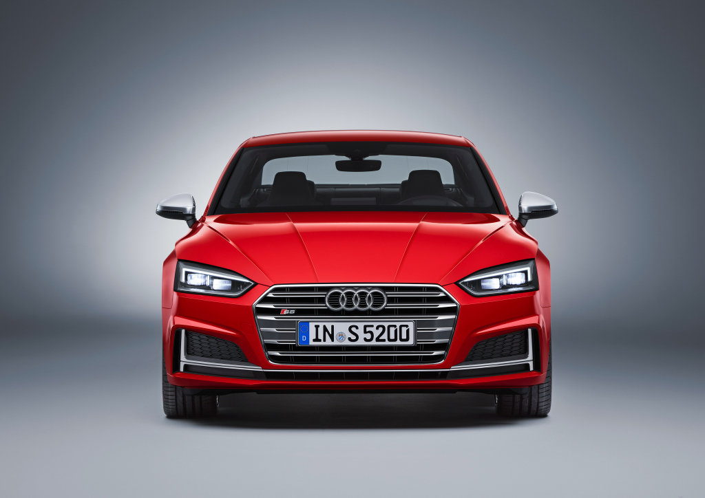 Druhá generace Audi A5 zvenku A4 nepřipomíná, nabídne až 354 koní.