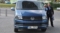 Volkswagen Transporter a Gerhard Plattner těsně po příjezdu do Prahy