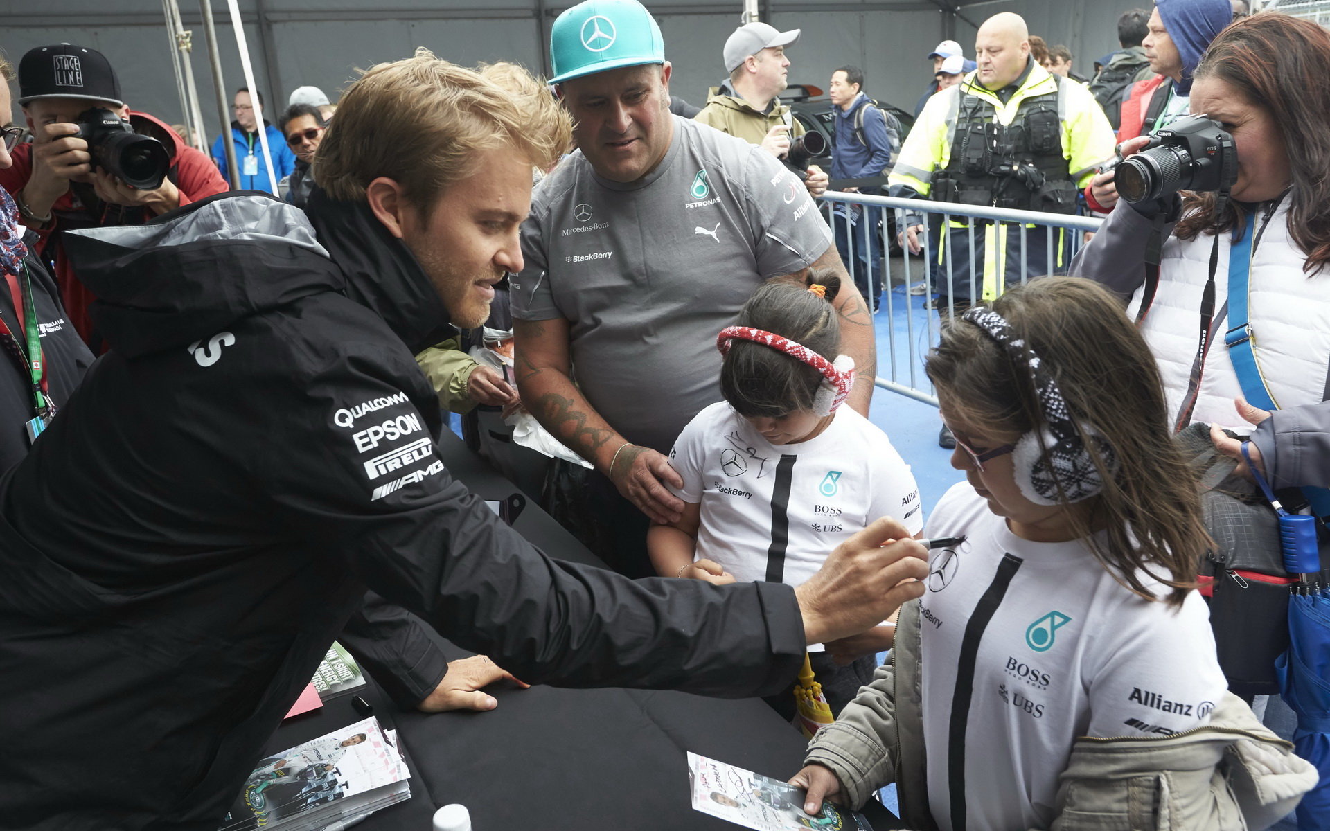 Nico Rosberg při autogramiádě v Kanadě