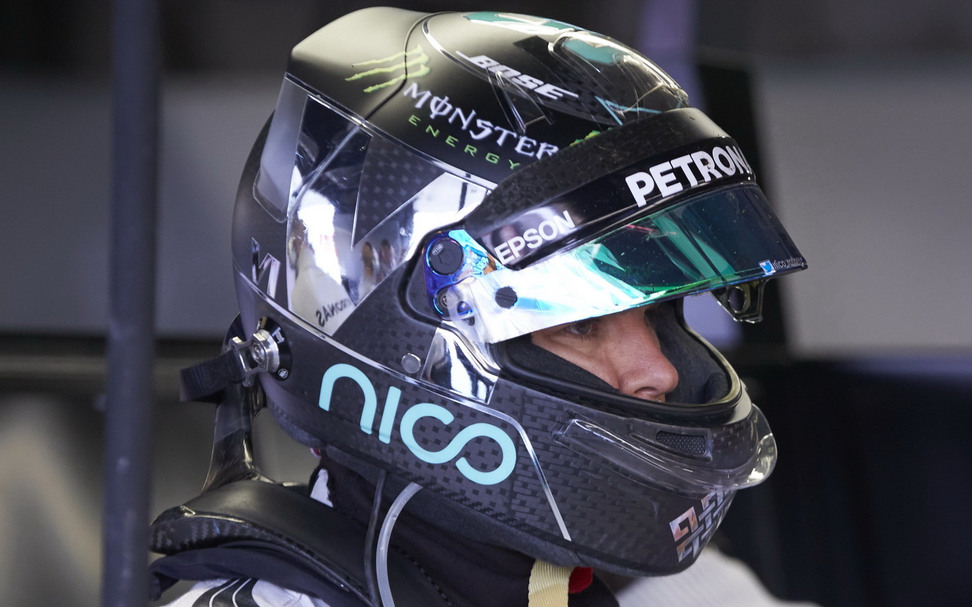 Nico Rosberg se dočkal pádu z druhého na třetí místo