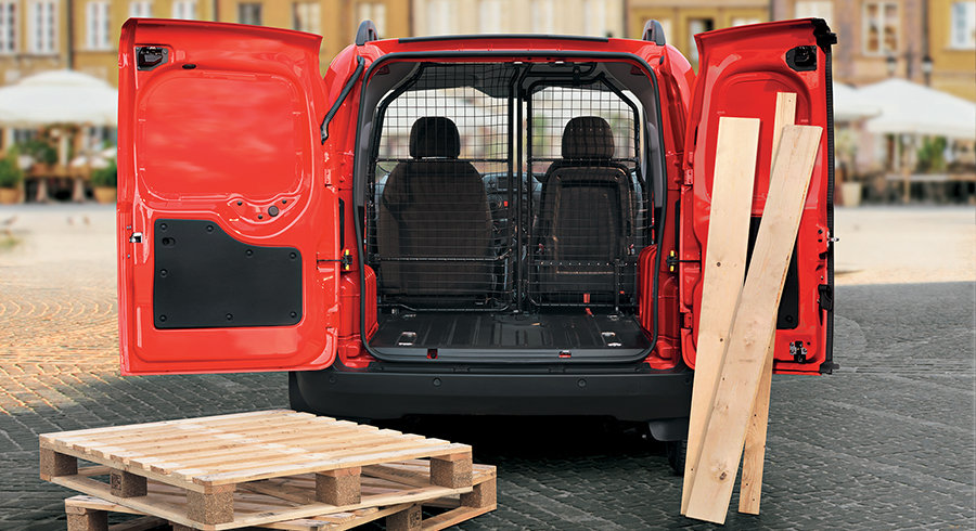 Fiat Fiorino po modernizací míří na český trh, jako furgon nebo kombi.