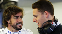 Fernando Alonso (vlevo) a Stoffel Vandoorne