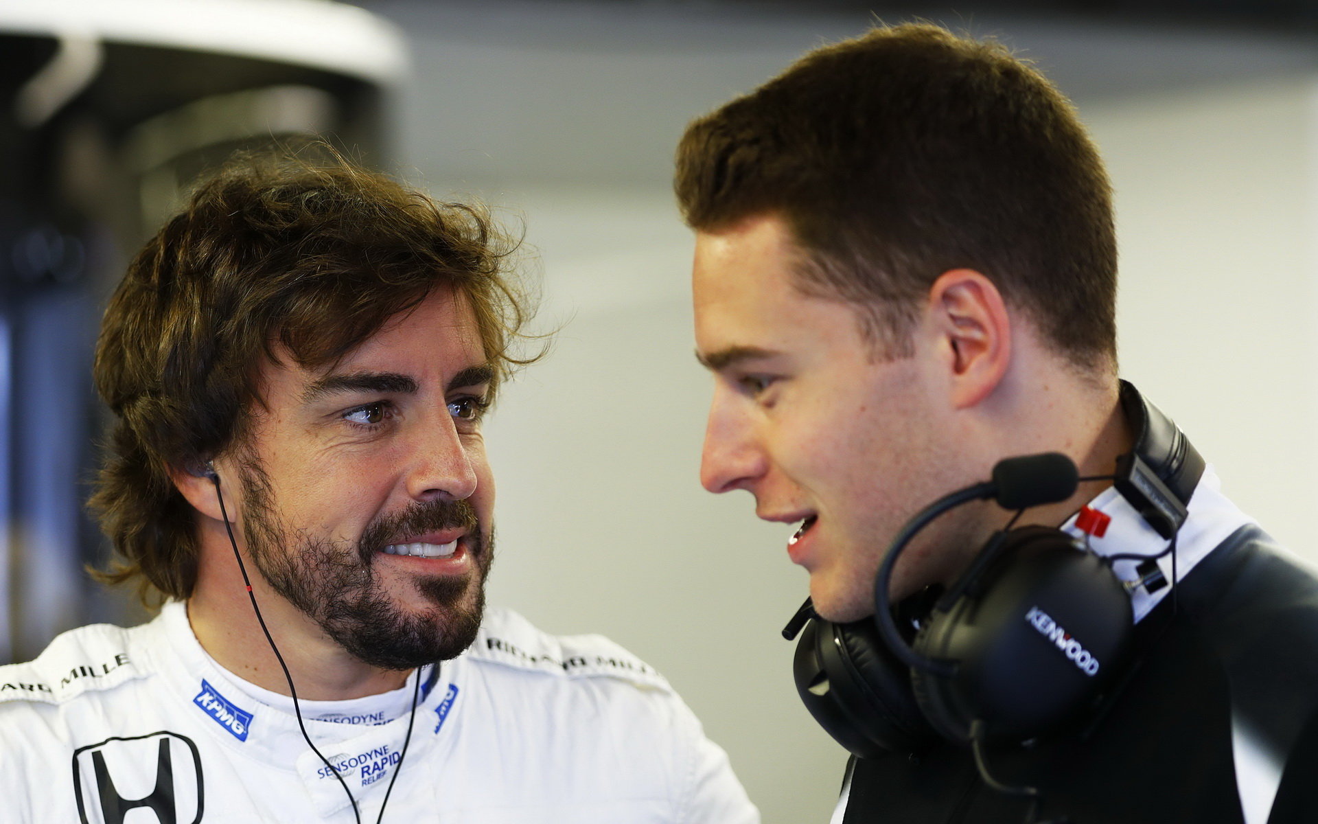 Fernando Alonso (vlevo) a Stoffel Vandoorne
