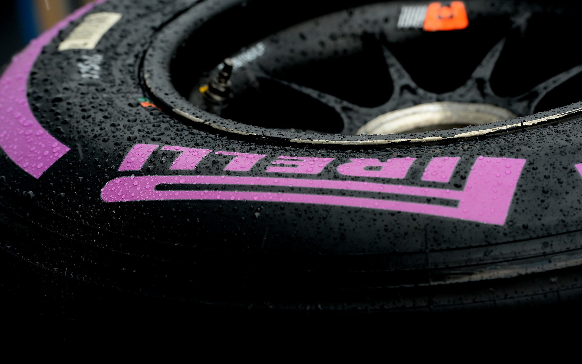 Ultra-měkké pneumatiky Pirelli v Kanadě