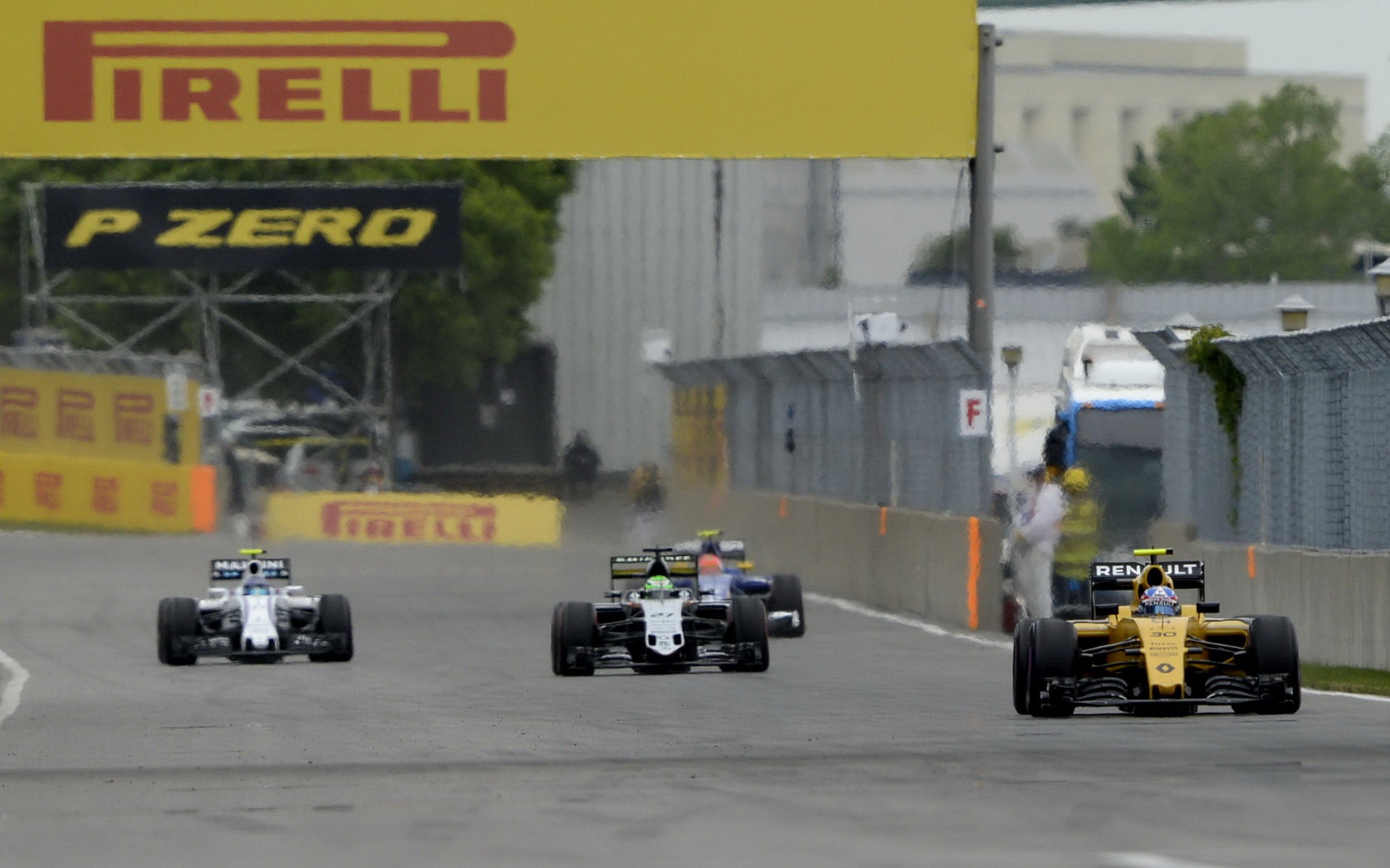 Jolyon Palmer při kvalifikaci v Kanadě