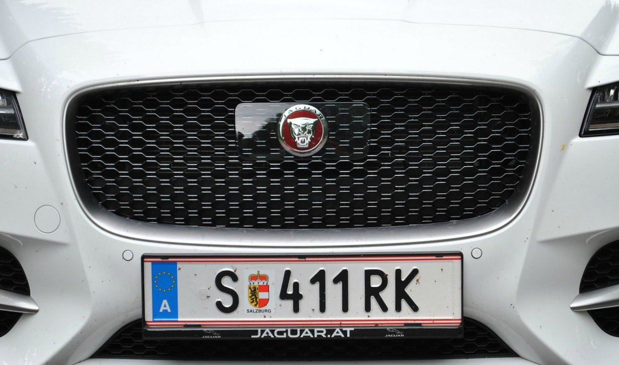 Jaguar XF 2.0d R-Sport (2016)