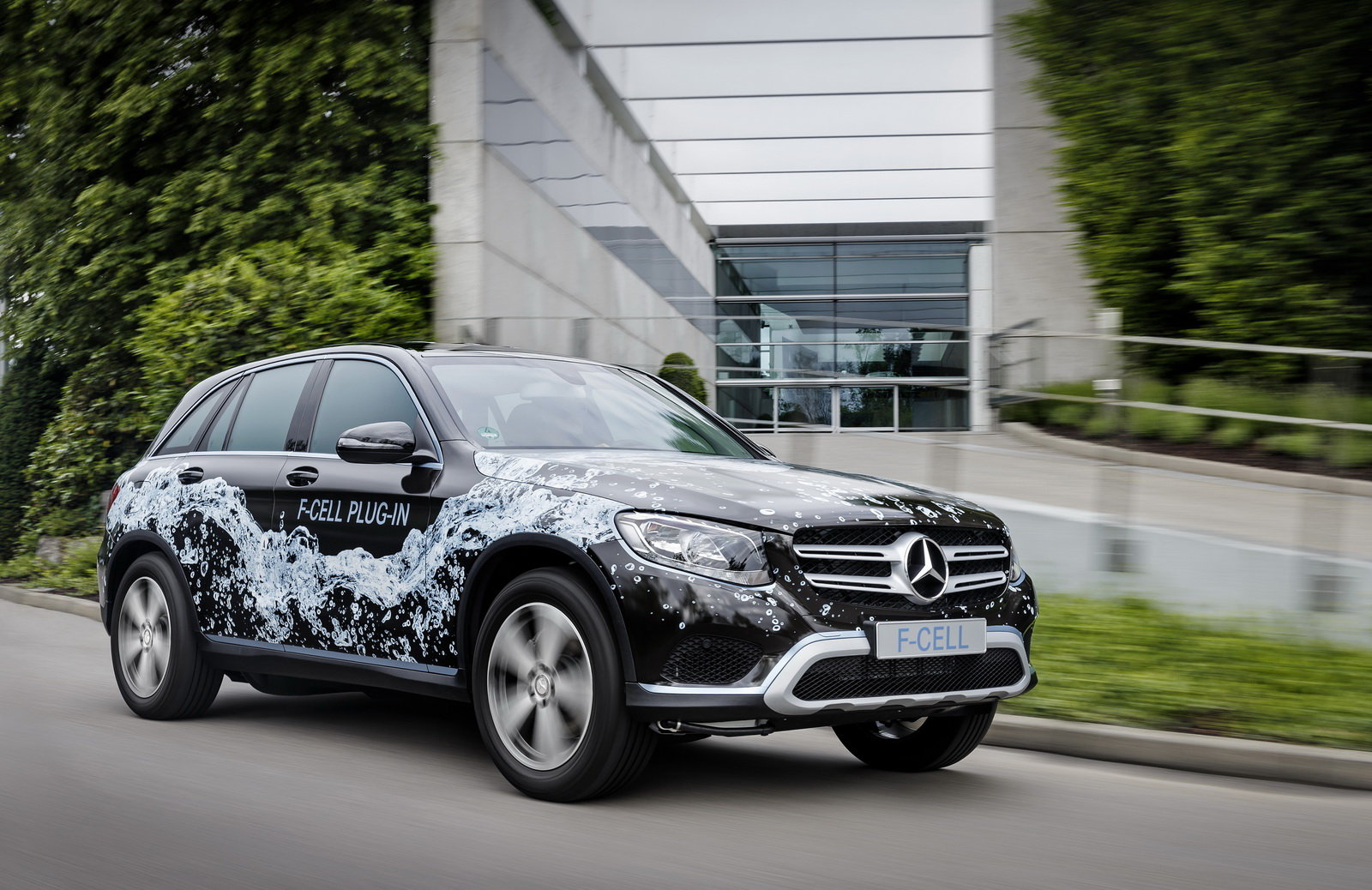 Mercedes-Benz GLC F-Cell je vodíkovou verzí německého SUV.