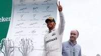 Lewis Hamilton jako vítěz závodu v Kanadě