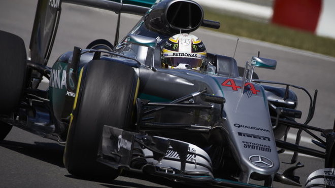 Lewis Hamilton tratil na zákazu týmové komunikace