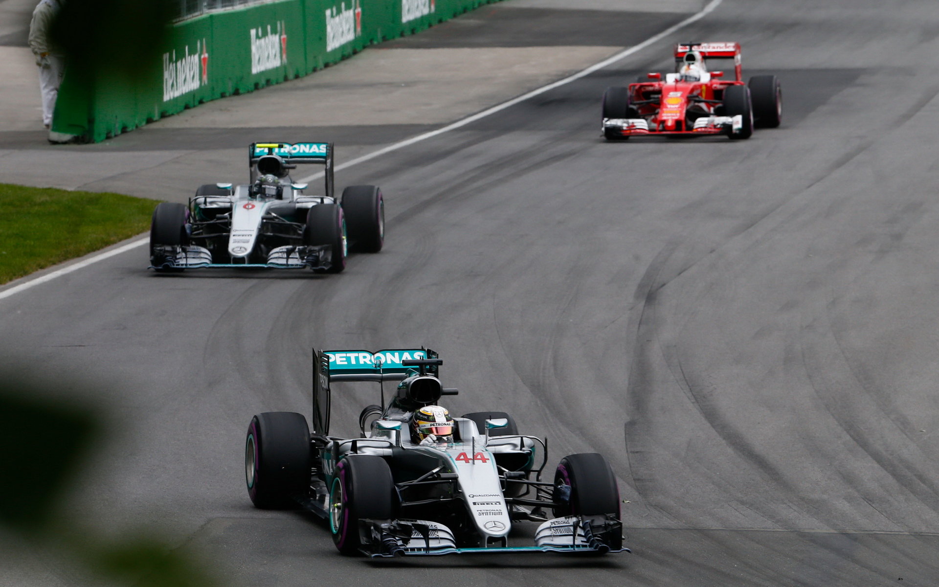 Lewis Hamilton, Nico Rosberg a Sebastian Vettel v závodě v Kanadě