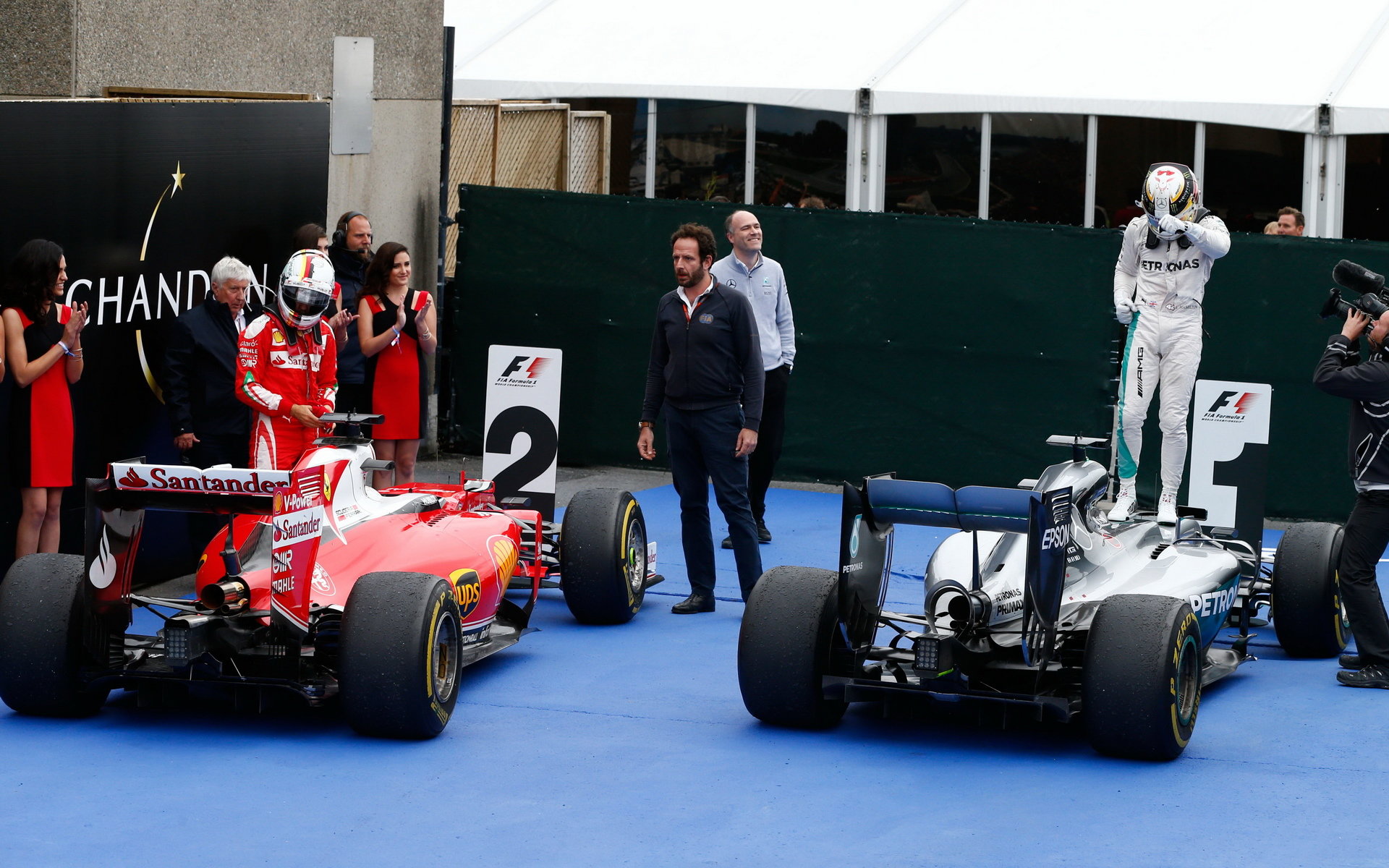 Lewis Hamilton a Sebastian Vettel po závodě v Kanadě