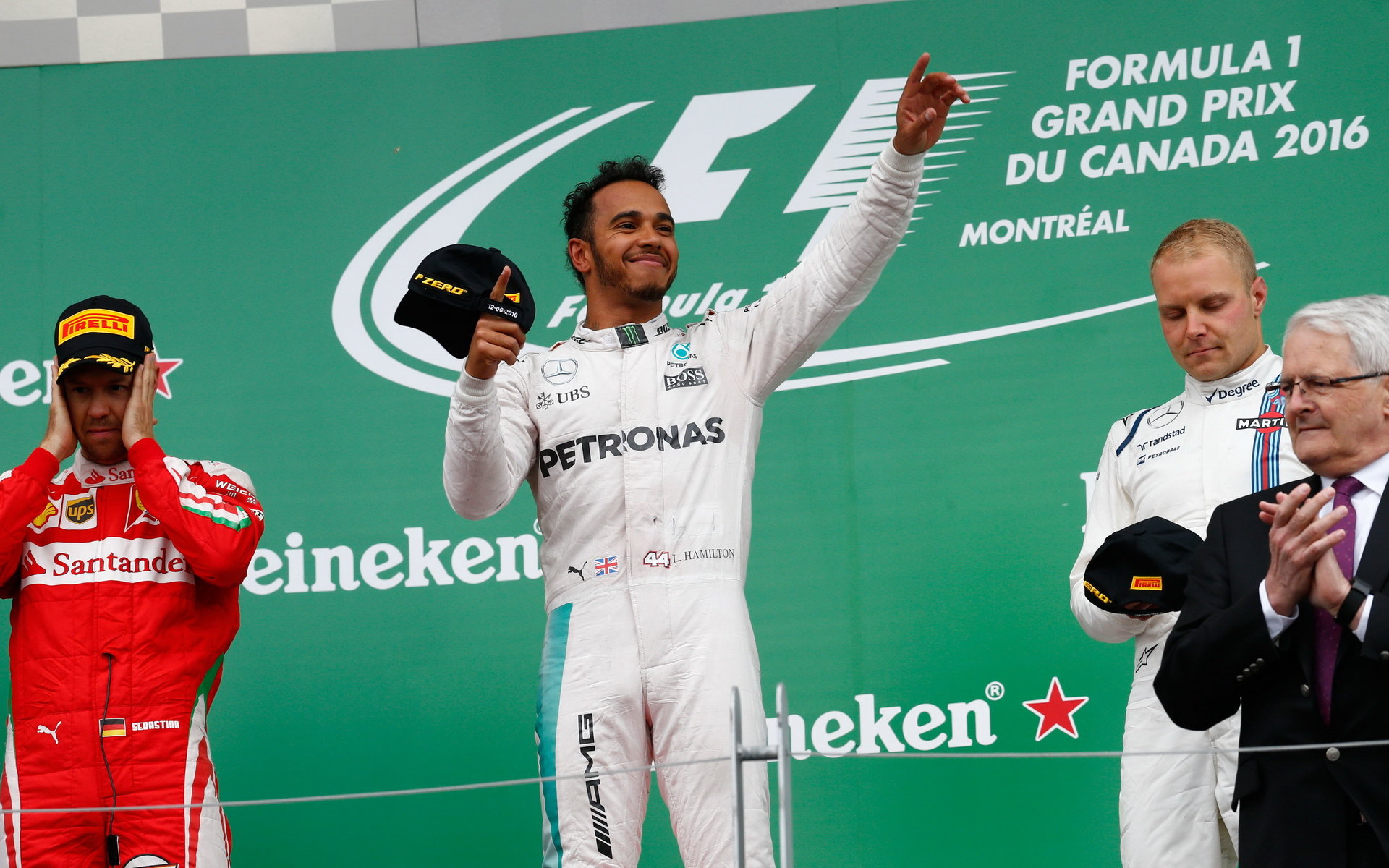 Přes problematický start Lewis Hamilton nakonec závod v Kanadě vyhrál