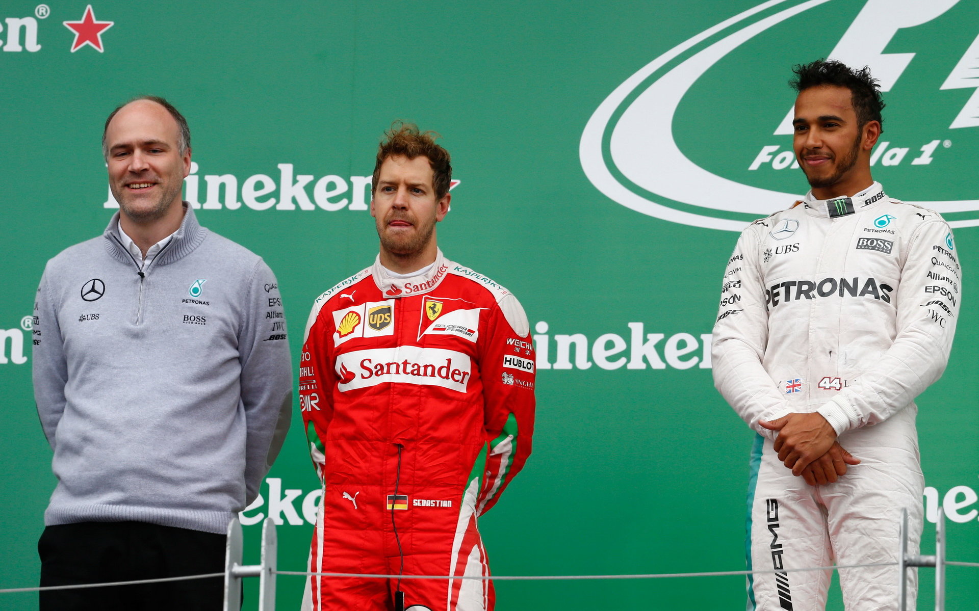 Sebastian Vettel a Lewis Hamilton na stupních vítězů po závodě v Kanadě