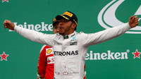 Lewis Hamilton jako vítěz závodu v Kanadě