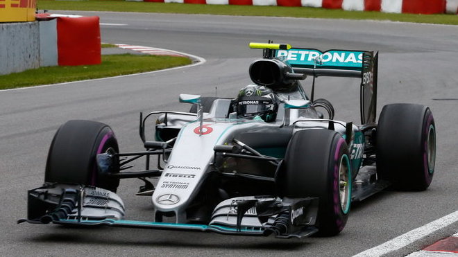 Nico Rosberg odpoledne na Hungaroringu využil zaváhání svého stájového kolegy Lewise Hamiltona