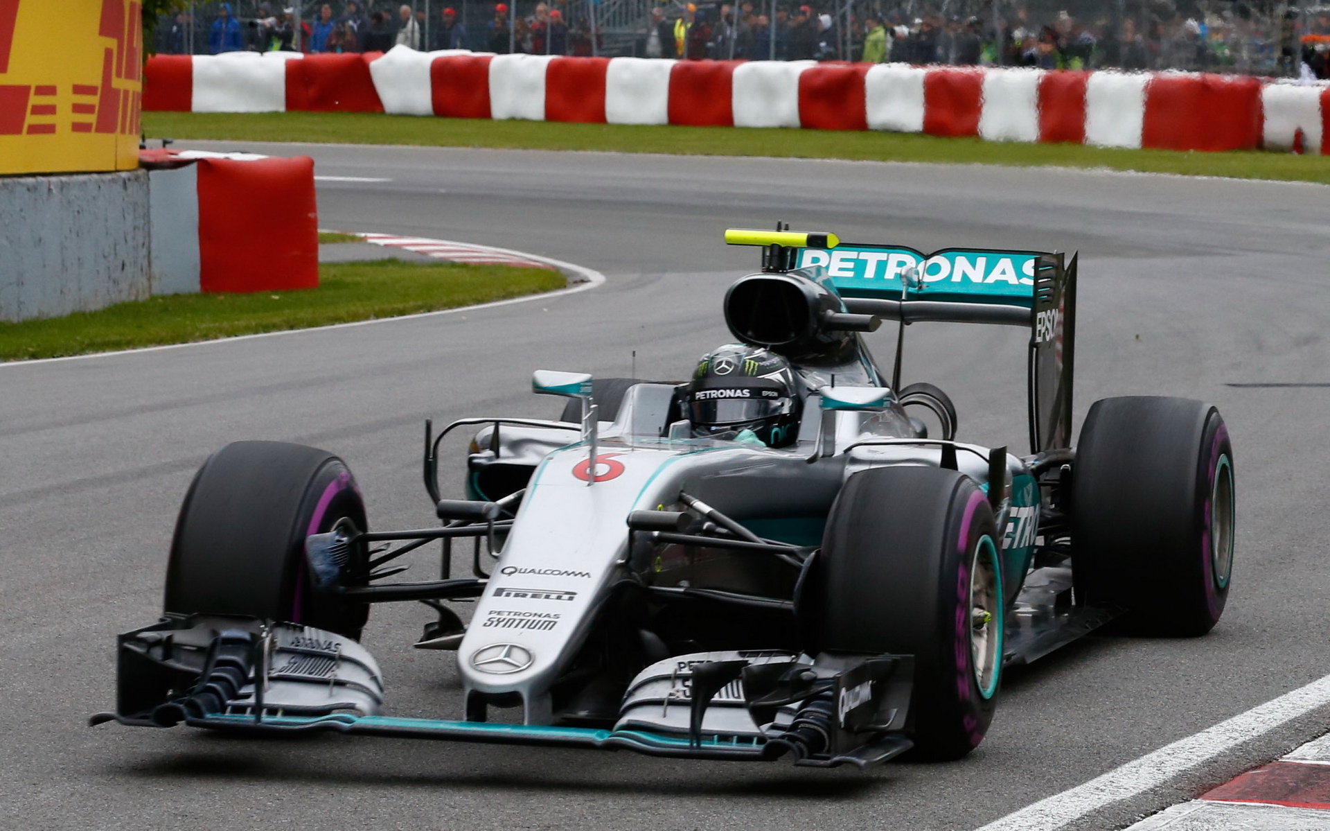 Nico Rosberg odpoledne na Hungaroringu využil zaváhání svého stájového kolegy Lewise Hamiltona
