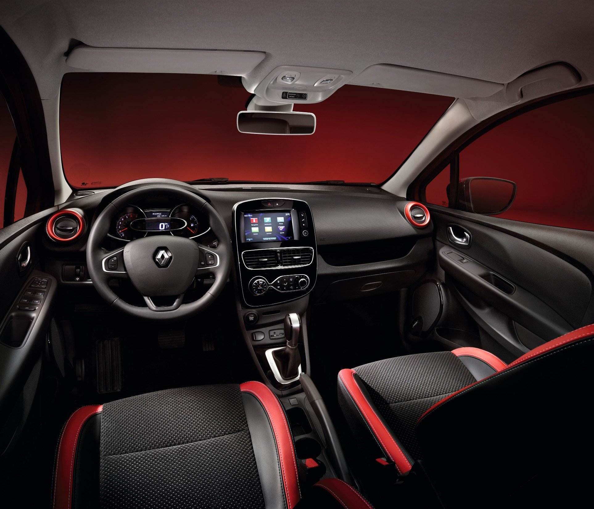Renault Clio dostal s aktuálním faceliftem světla LED Pure Vision a kvalitnější materiály.