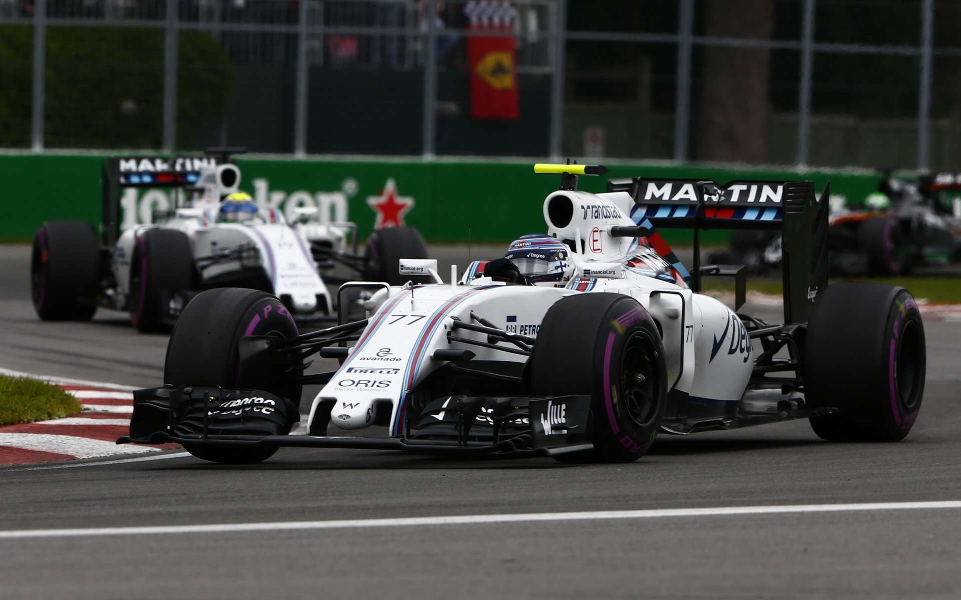 Valtteri Bottas a Felipe Massa v závodě v Kanadě