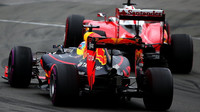 Sebastian Vettel a Daniel Ricciardo v závodě v Kanadě