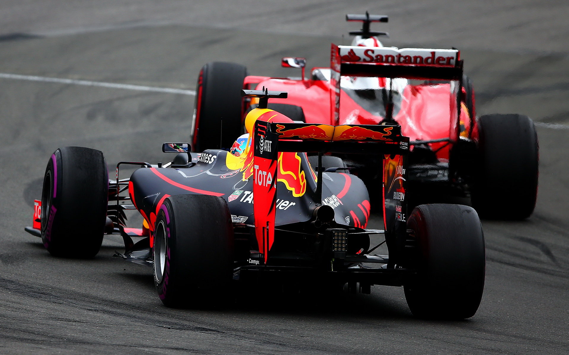 Sebastian Vettel a Daniel Ricciardo v závodě v Kanadě