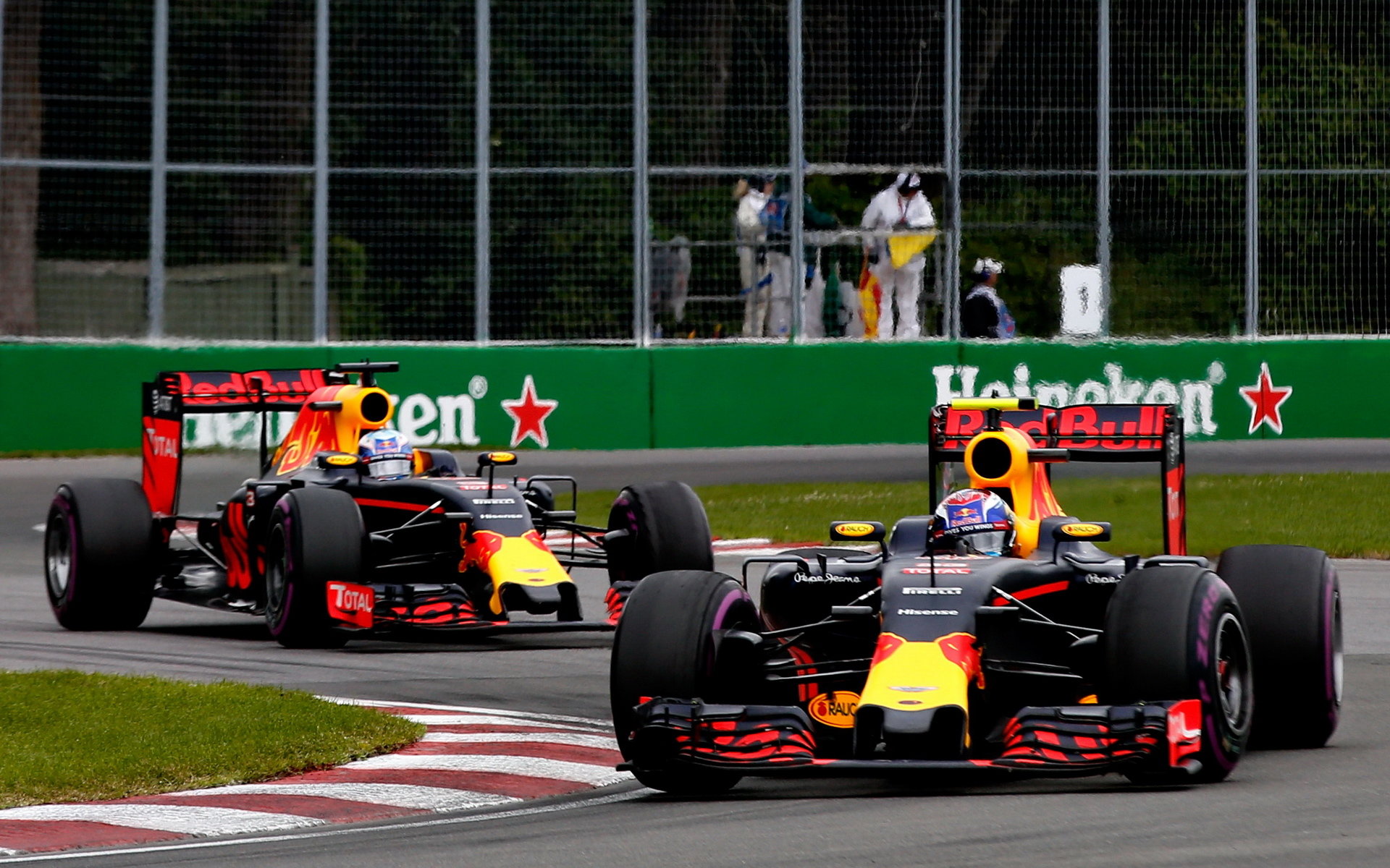 Daniel Ricciardo má s Maxem Verstappenem větší starosti než měl s Kvjatem nebo Vettelem