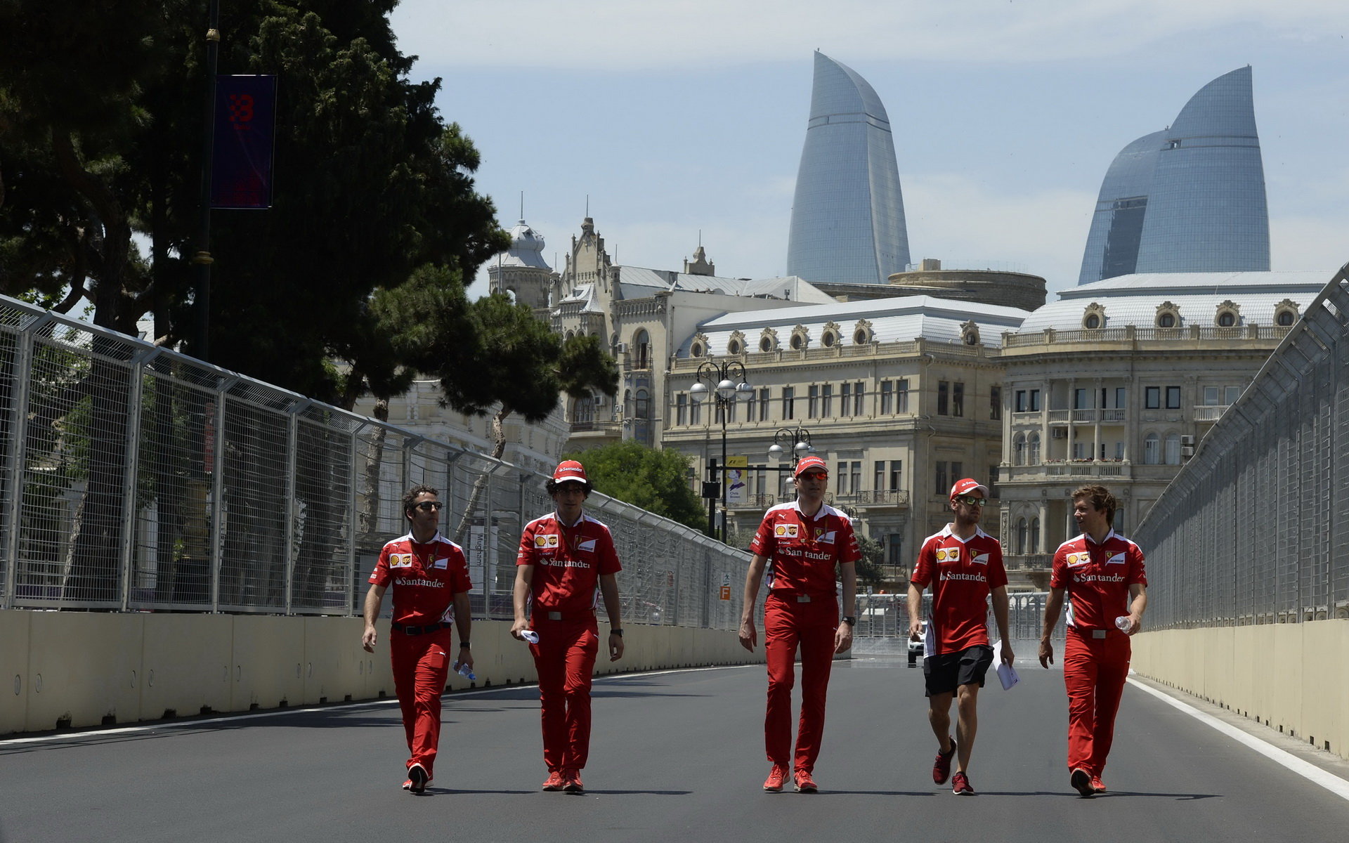 Sebastian Vettel se seznamuje s tratí v Baku