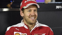 Sebastian Vettel na tiskovce v Baku