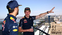 Daniel Ricciardo a Max Verstappen v Baku