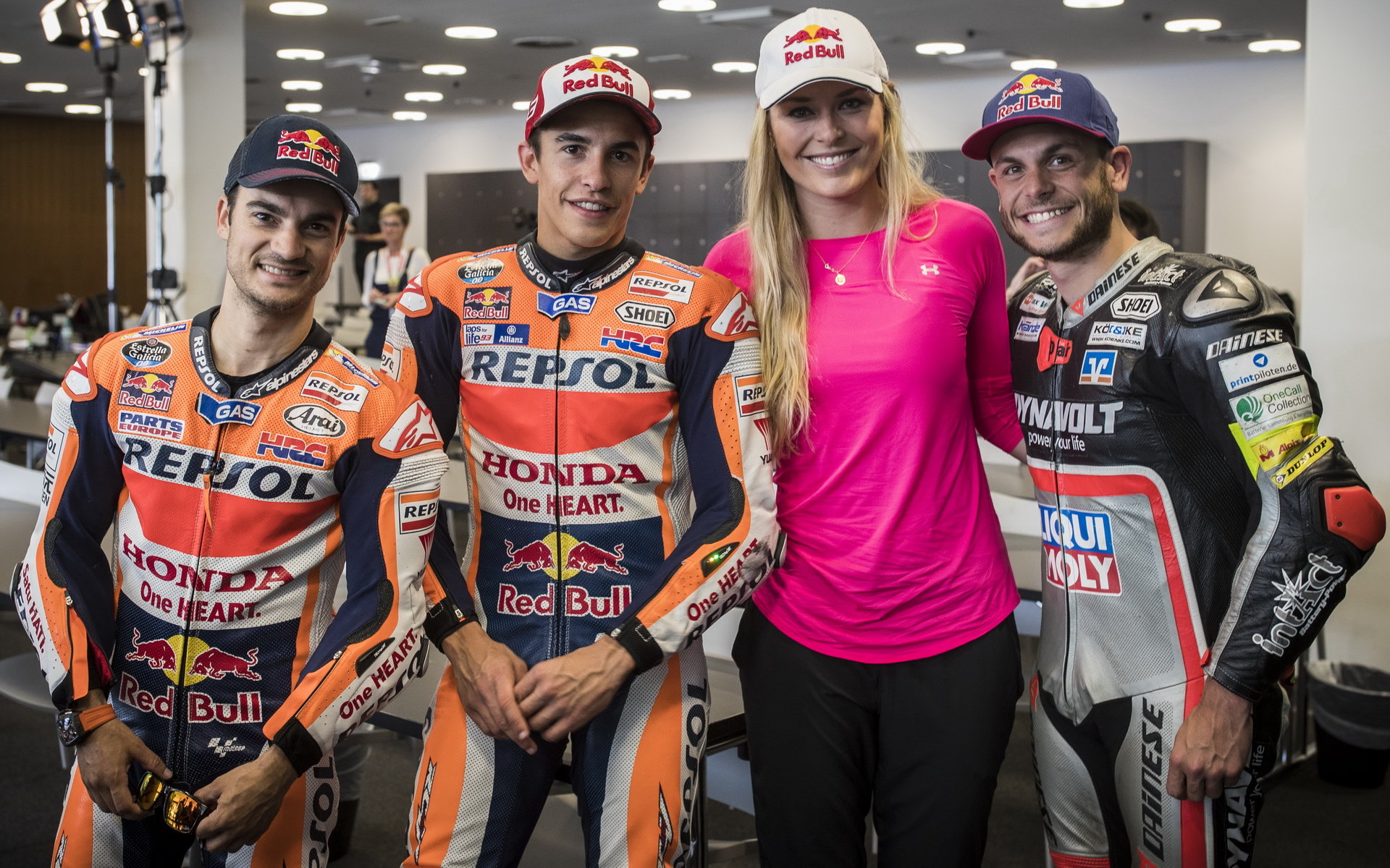 Lindsey Vonnová a jezdci MotoGP: Marc Marquéz, Dani Pedrosa a Sandro Cortese