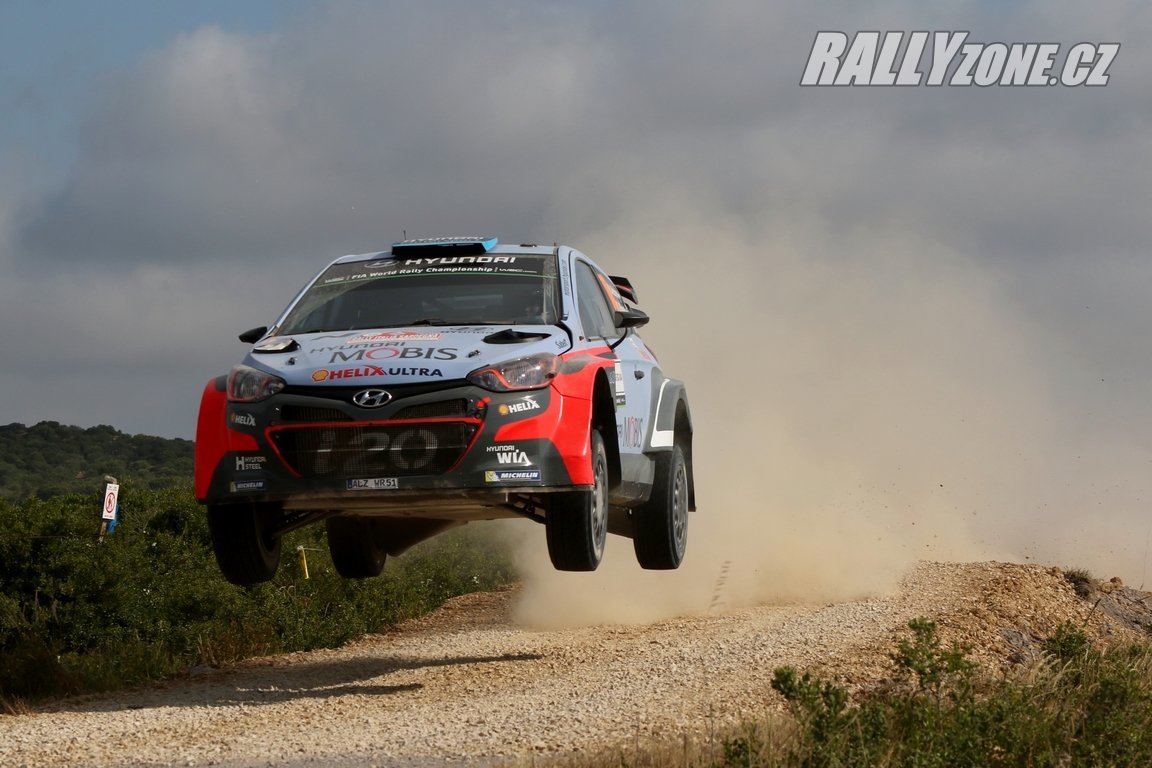 Kevina Abbring jsme letos už na soutěži WRC také viděli (zde na Sardinii), ale jen se starým autem. Teď pojede poprvé s novým