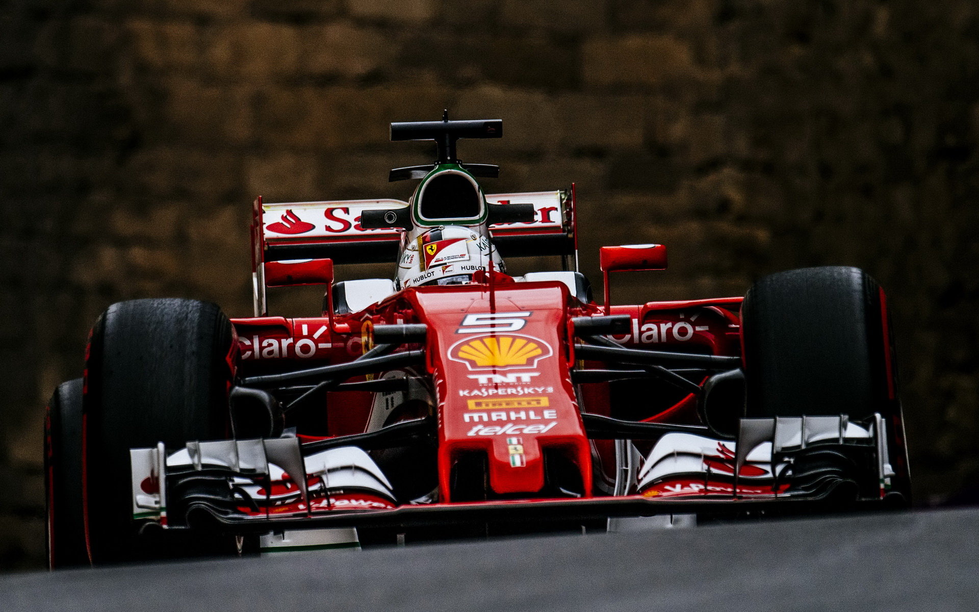 Sebastian Vettel při tréninku v Baku