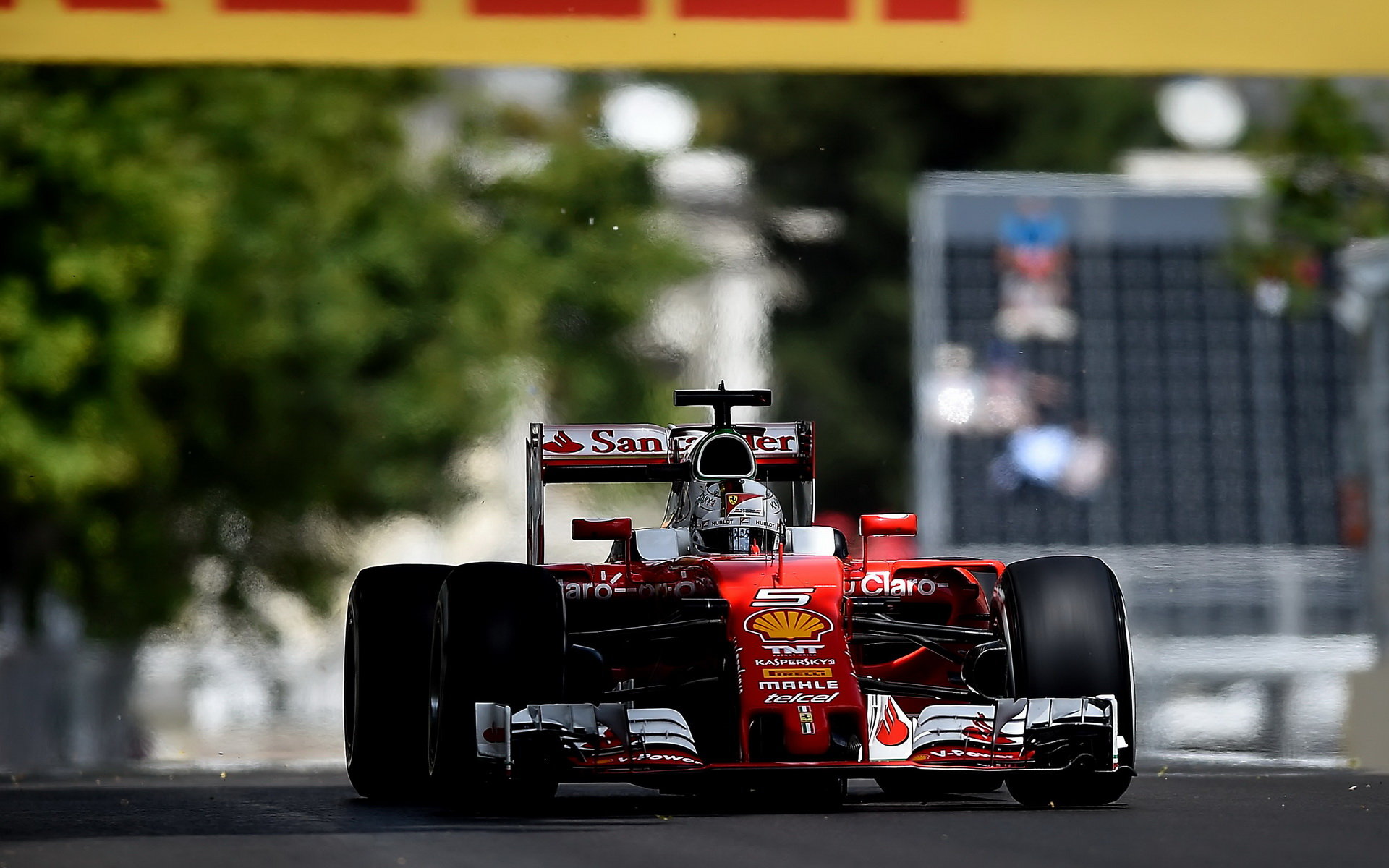 Sebastian Vettel při kvalifikaci v Baku