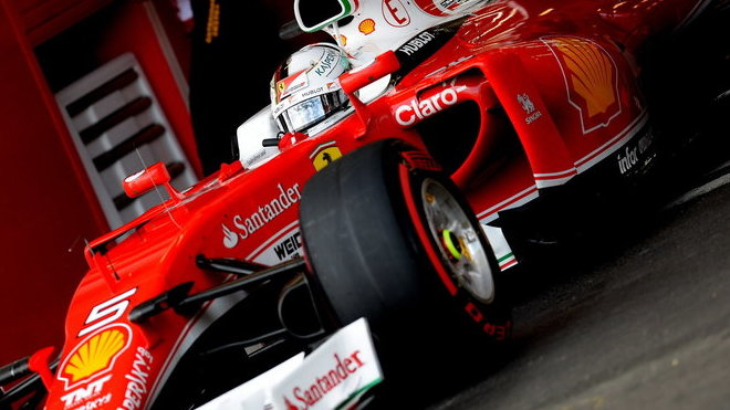 Sebastian Vettel na super-měkkých pneumatikách