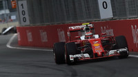 Kimi Räikkönen při kvalifikaci v Baku