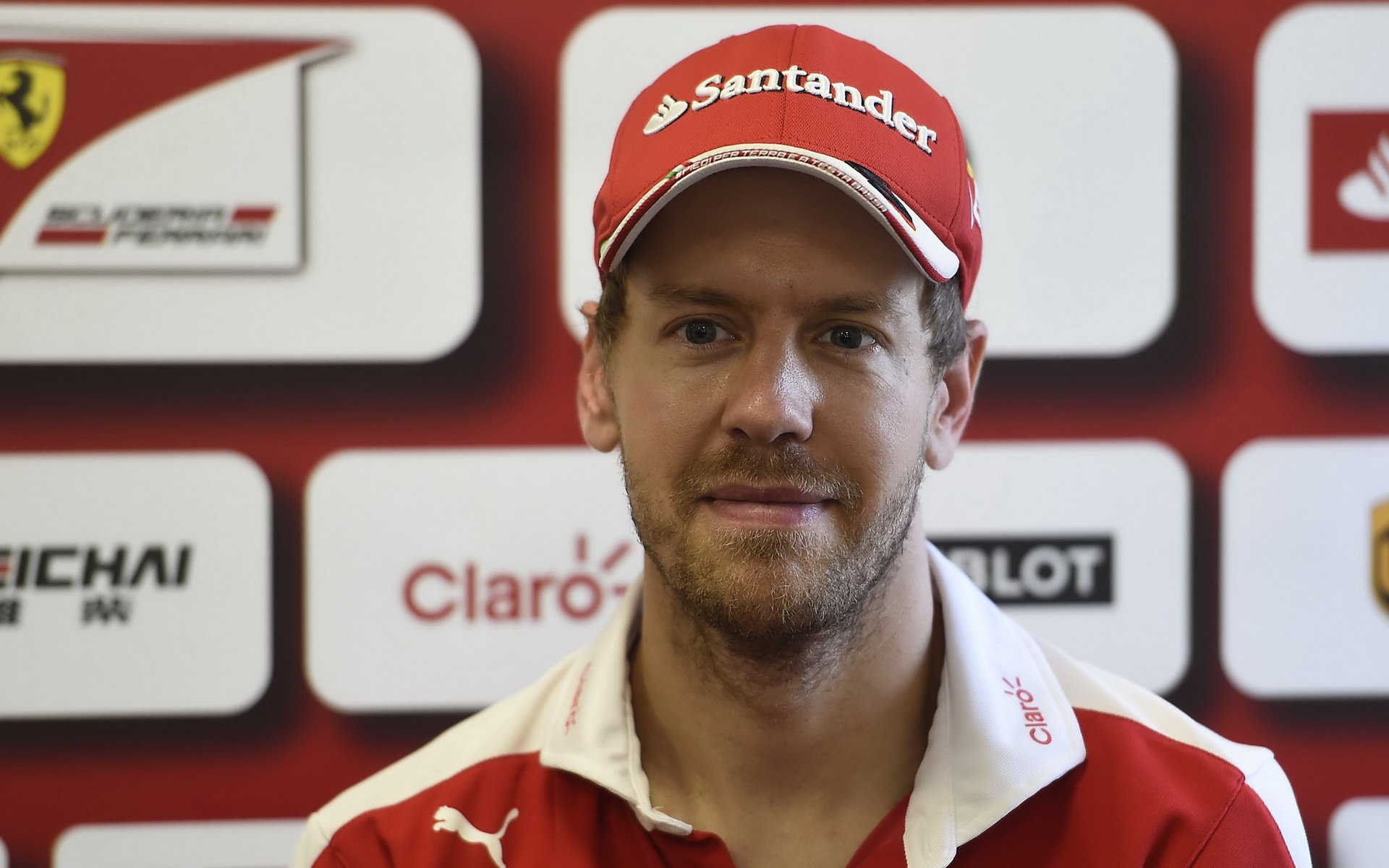 Sebastian Vettel dumá nad problémy, které ho sužují
