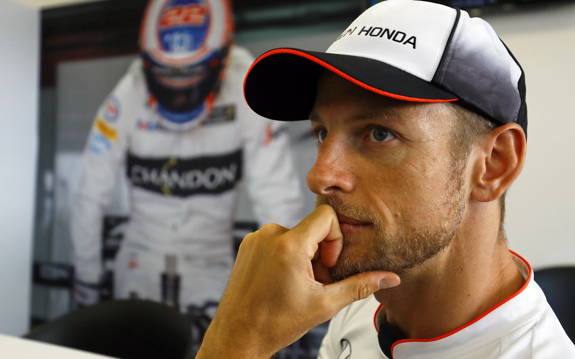 Jenson Button hodlá své fanoušky ještě nějakou dobu napínat