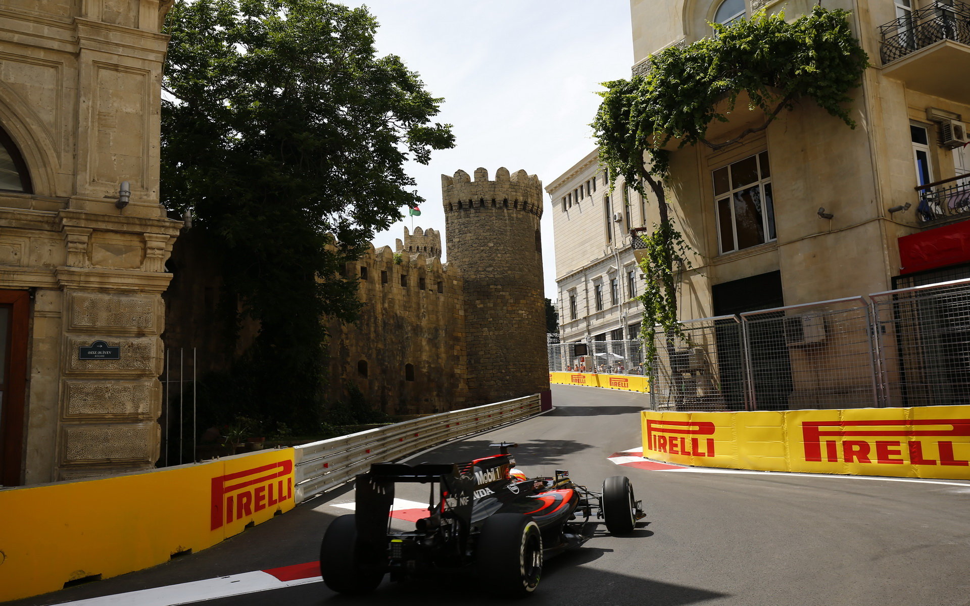 Fernando Alonso v kvalifikaci v Baku