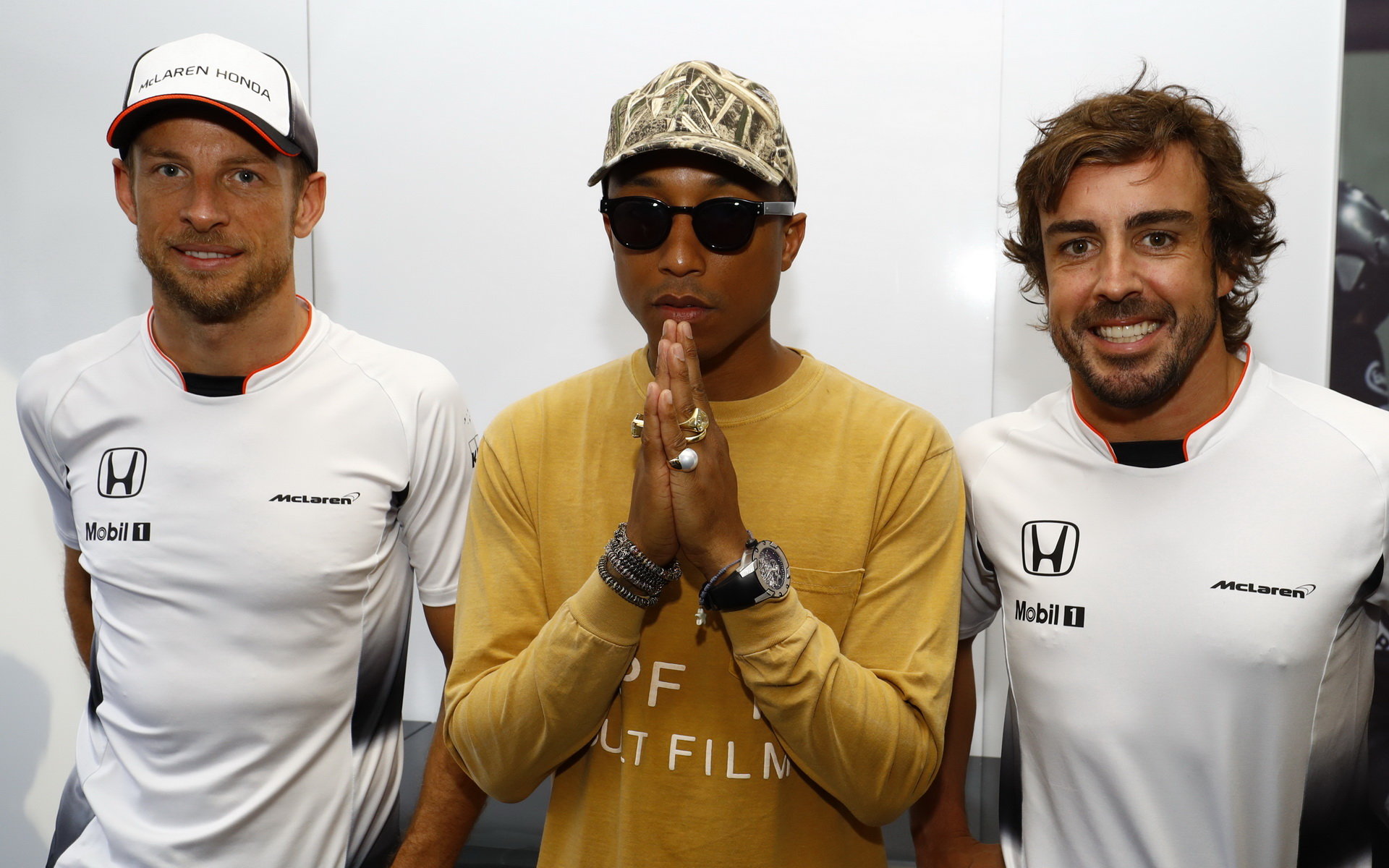 Jenson Button, Pharrell Williams a Fernando Alonso v Baku