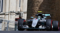 Nico Rosberg při kvalifikaci v Baku