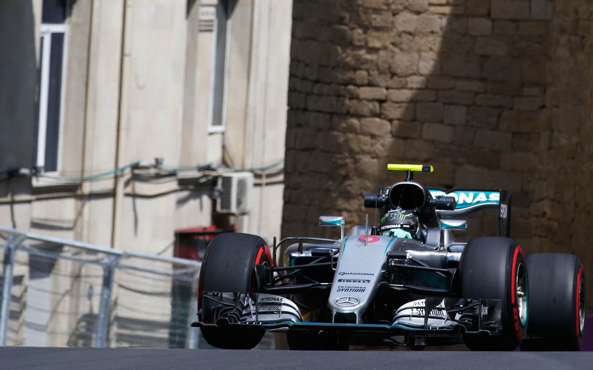 Nico Rosberg při kvalifikaci v Baku