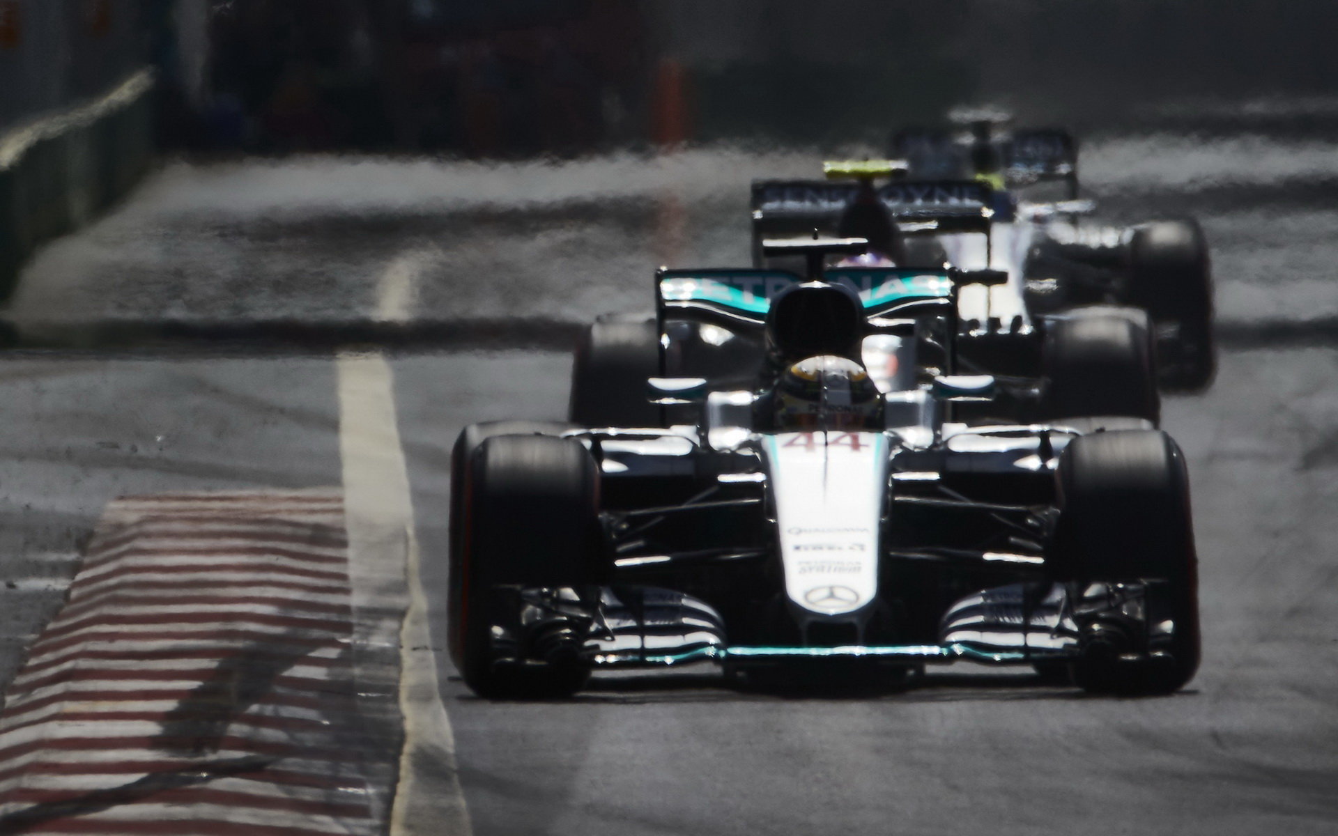 Lewis Hamilton by měl za své jednání v Baku platit pokutu, tvrdí Palmer