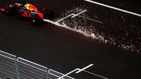 Daniel Ricciardo jiskří v kvalifikaci v Baku