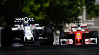 Felipe Massa a Sebastian Vettel v kvalifikaci v Baku